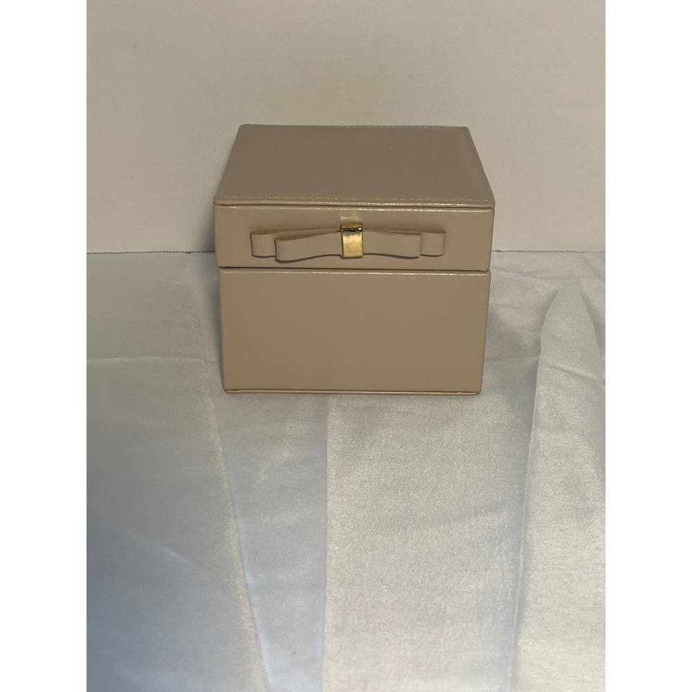Rachel Zoe Beige Faux Leather Bow Jewelry Organizer Box With Mirror‎ - Picture 2 of 7